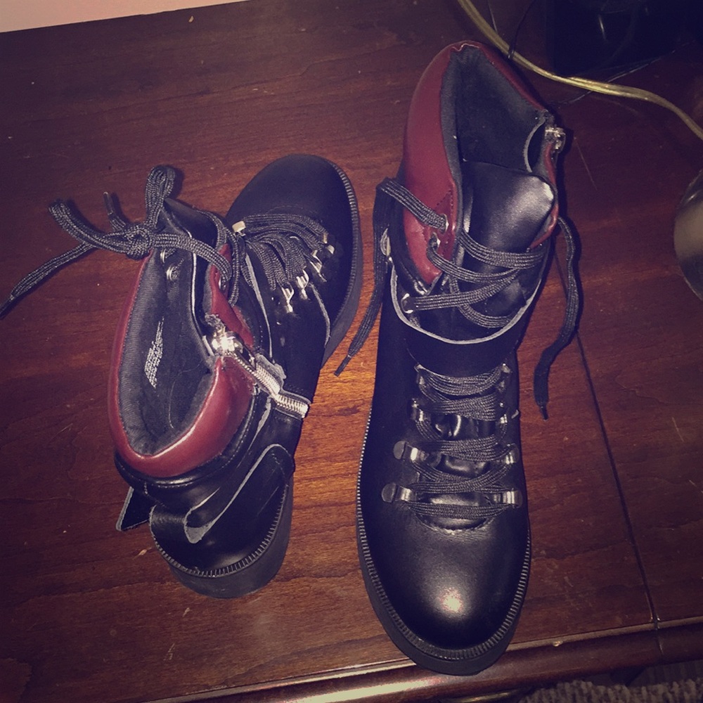 Steve Madden Combat boots size 7 w/ leather upper